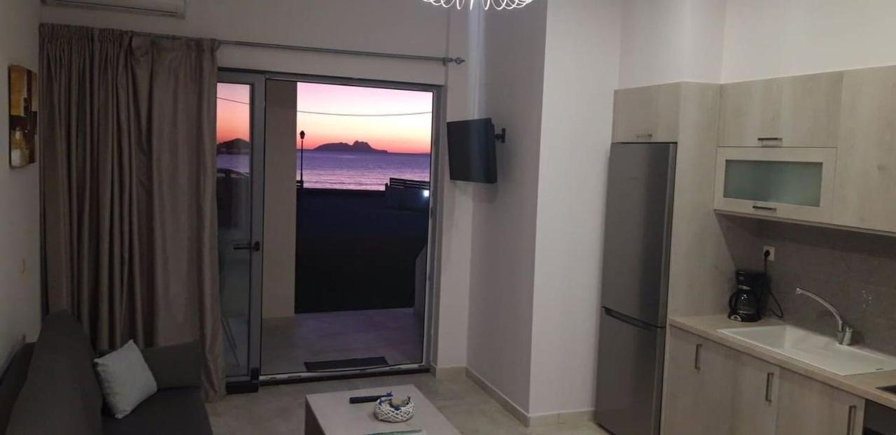 Coral Sea Apartment コキノス・ピルゴス エクステリア 写真