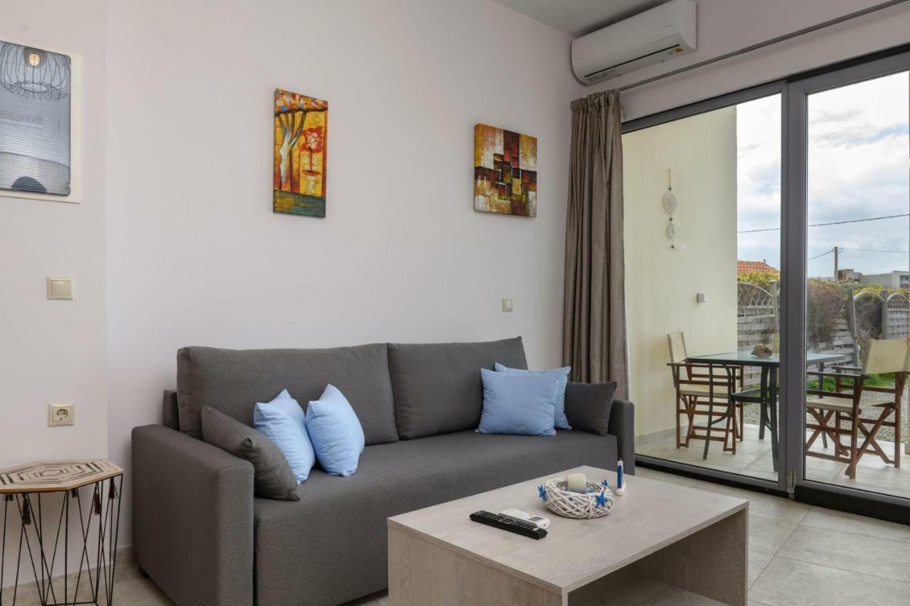 Coral Sea Apartment コキノス・ピルゴス エクステリア 写真