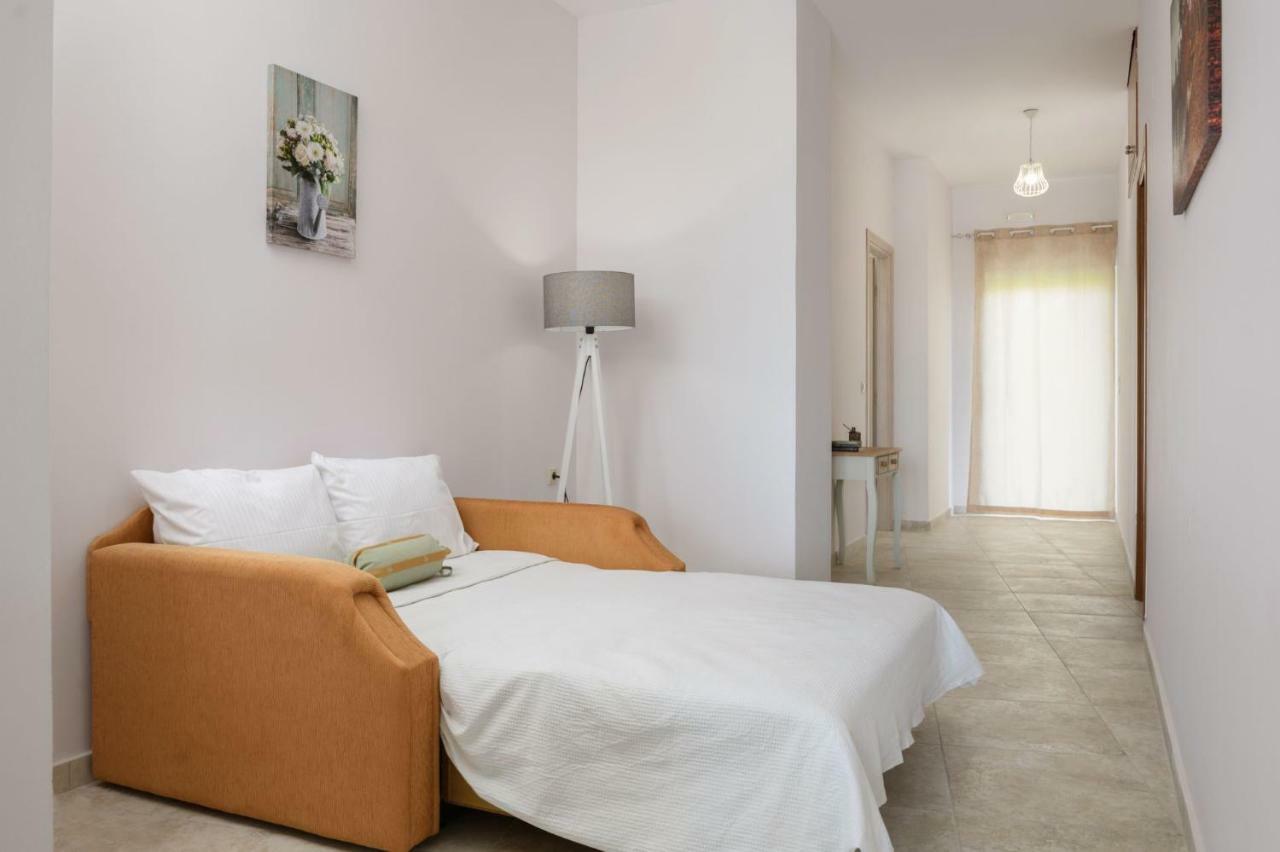 Coral Sea Apartment コキノス・ピルゴス エクステリア 写真