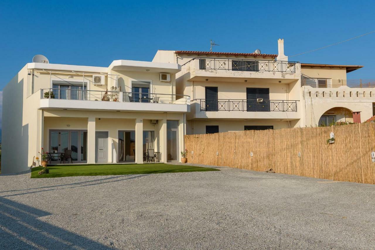 Coral Sea Apartment コキノス・ピルゴス エクステリア 写真